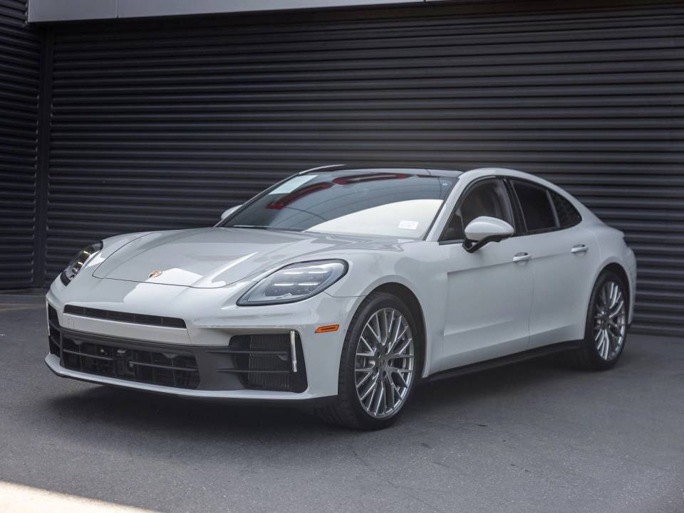 Automotive Facebook ad example 14: 2024 Porsche Panamera