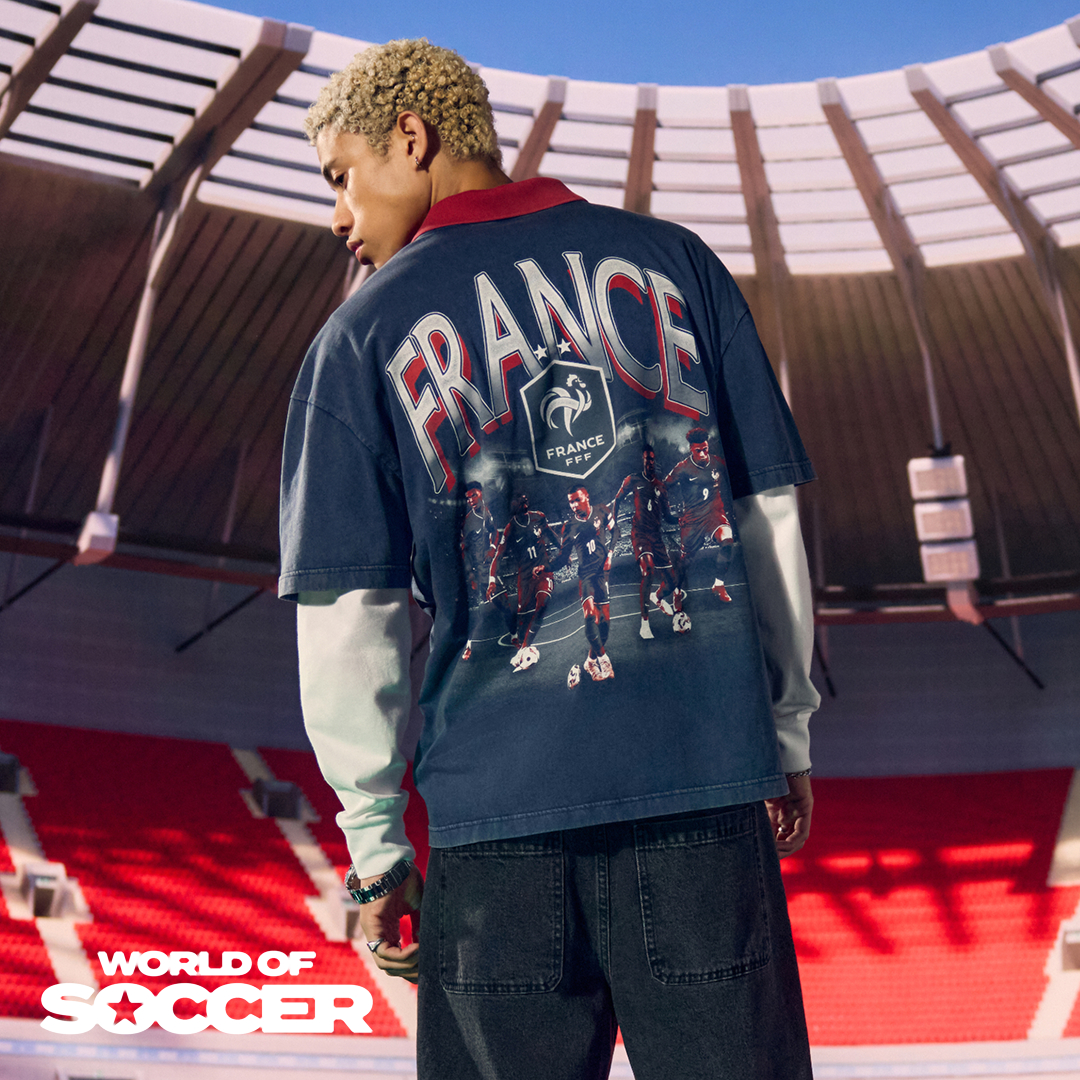 Fashion Facebook ad example 6: World of Soccer