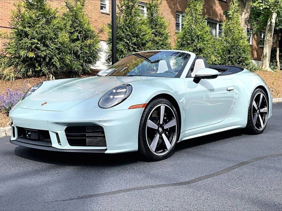 Automotive Facebook ad example 23: 2026 Porsche 911