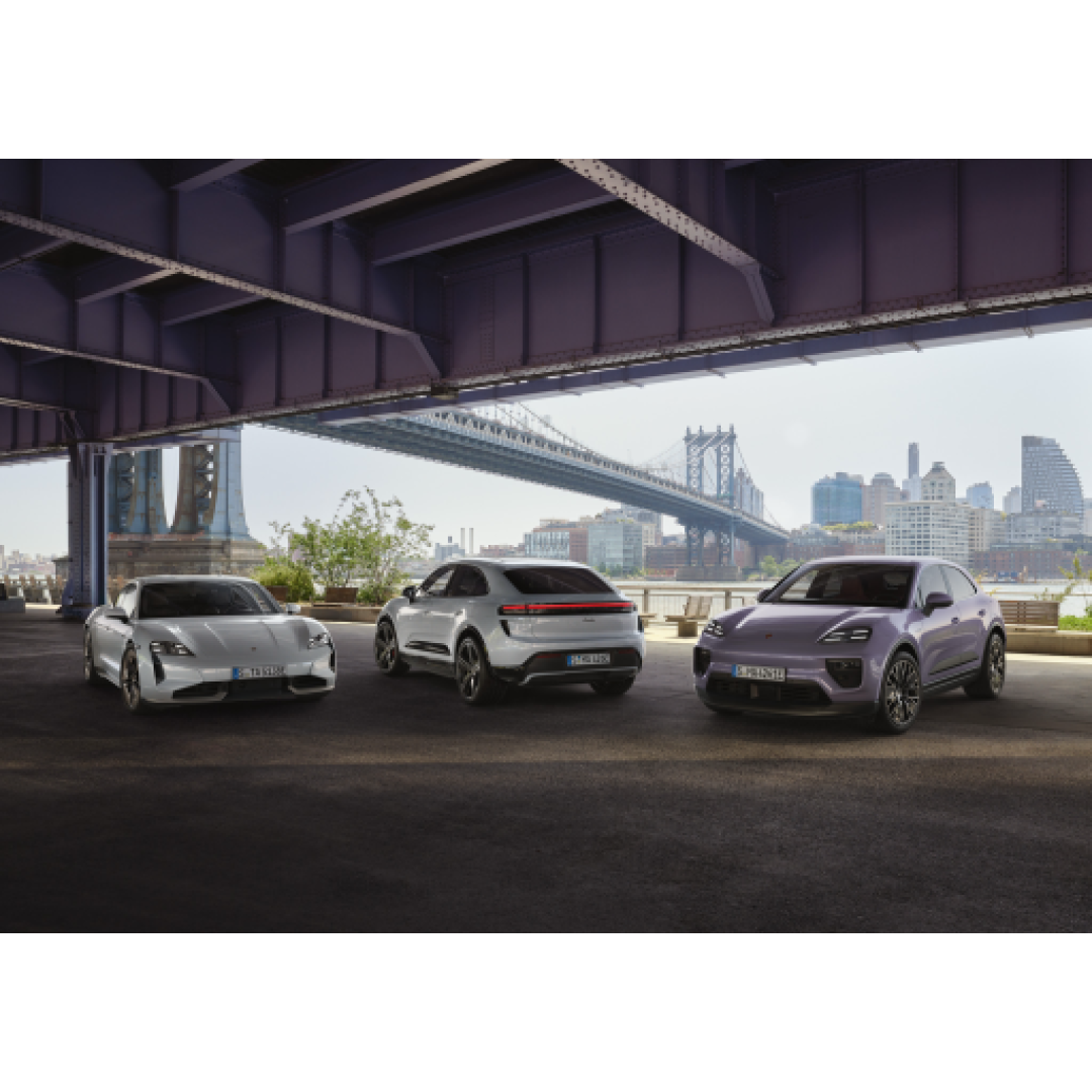 Automotive Facebook ad example 27: Suncoast Porsche