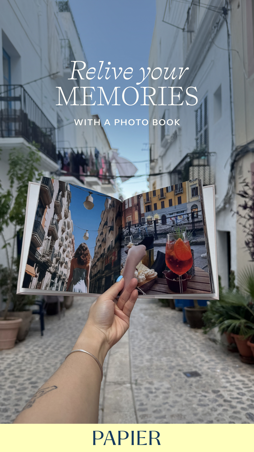 Weddings Facebook ad example 37: Shop Photo books