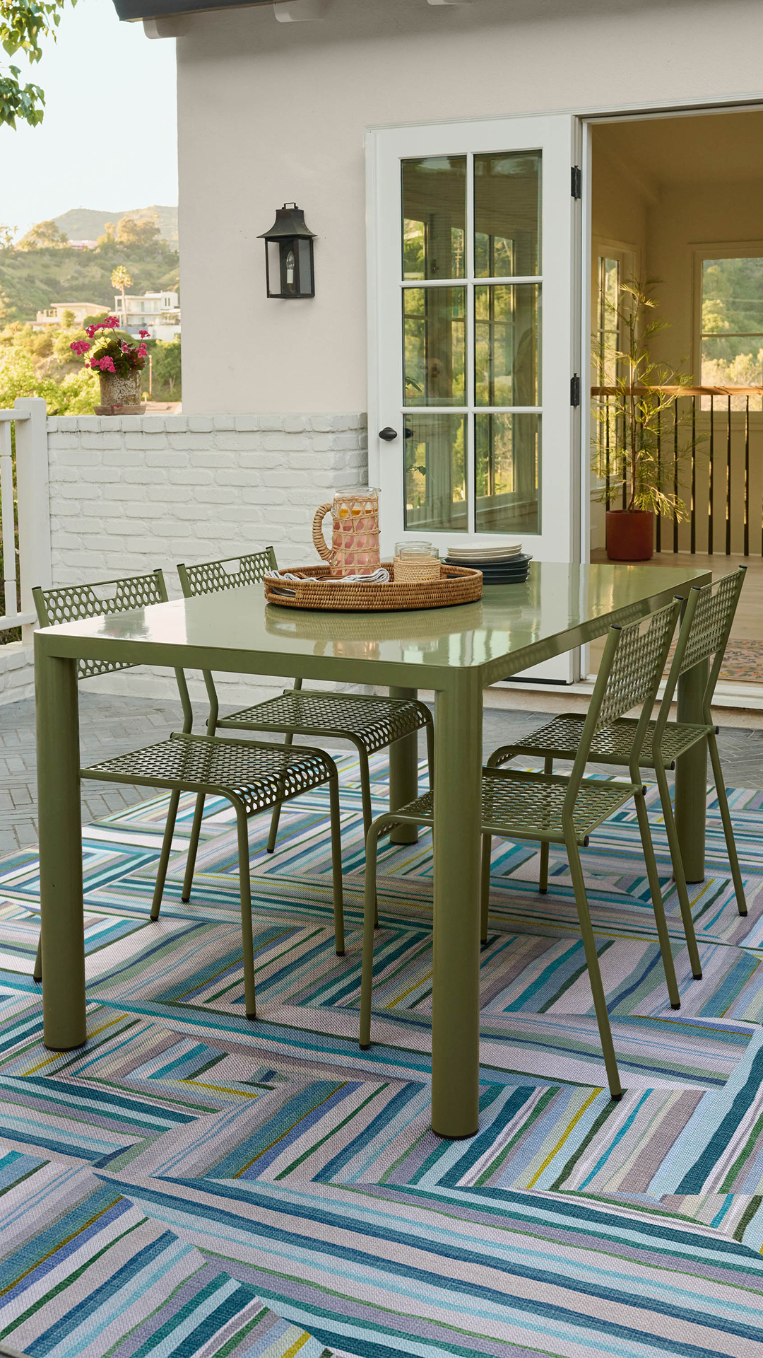 Home Facebook ad example 20: Good Design Belongs Outside