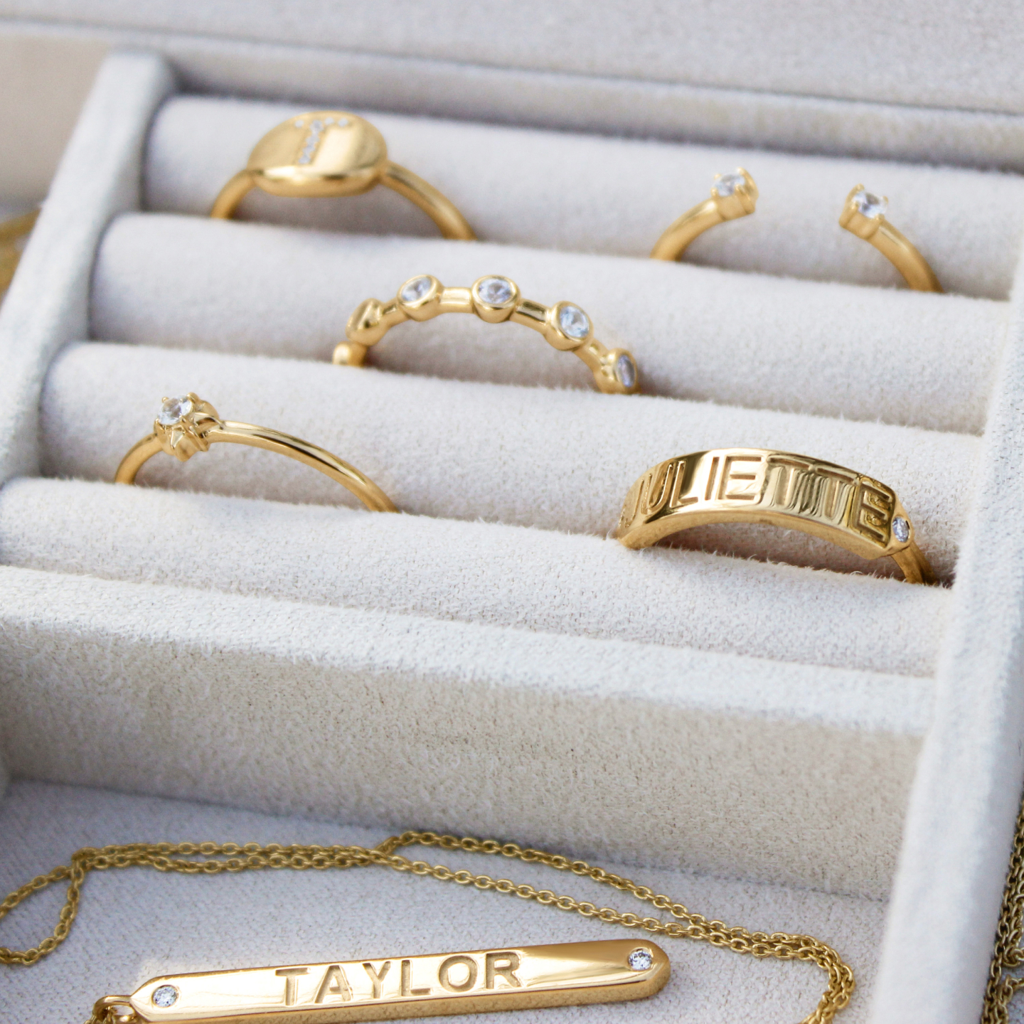 Jewelry Facebook ad example 49: Celebrate Their Next Chapter