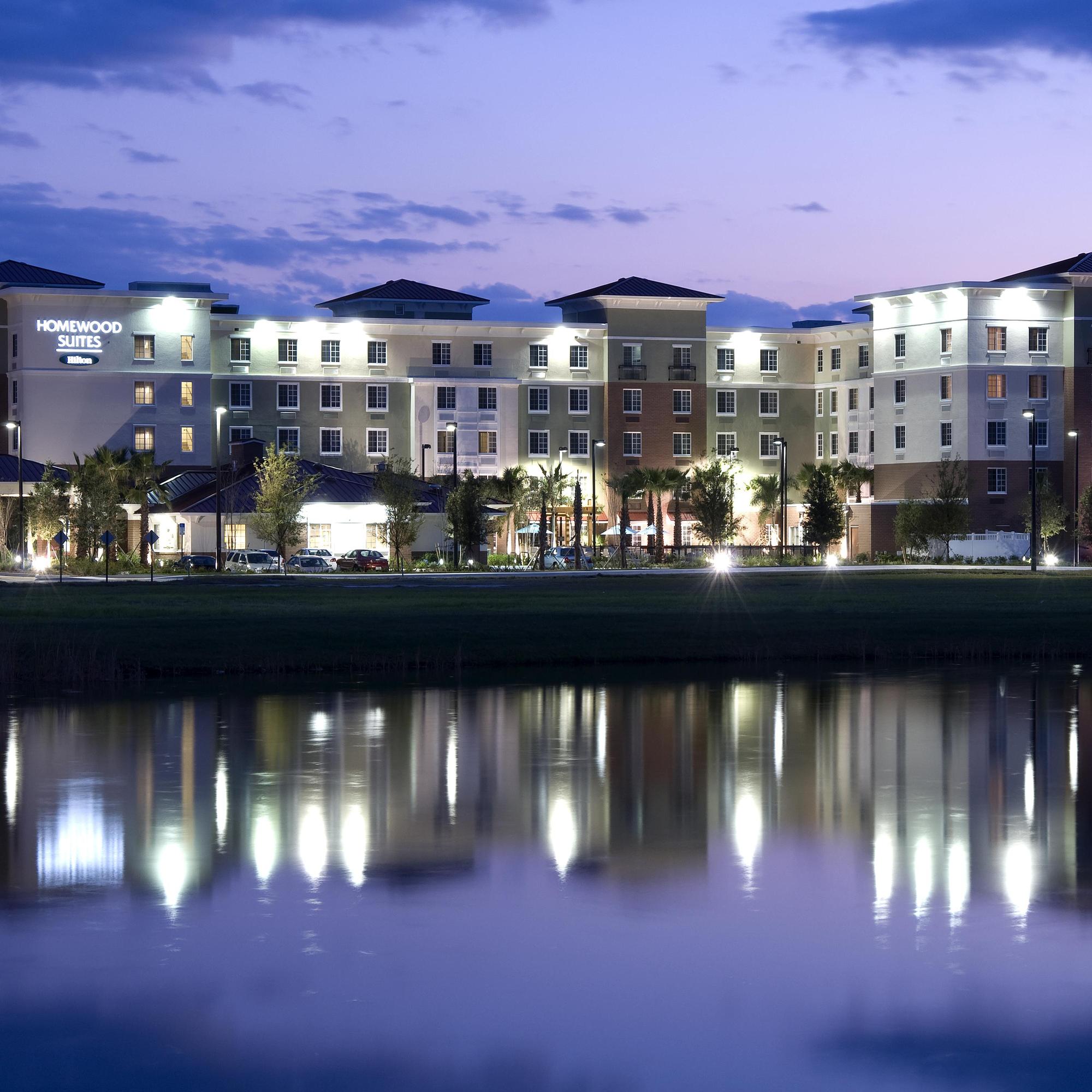 Travel Facebook ad example 23: See rates for Port Saint Lucie
